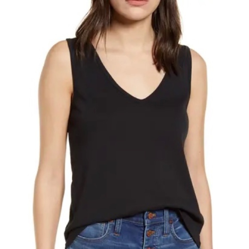 ⭐️ $10 Madewell V-neck Tank Top